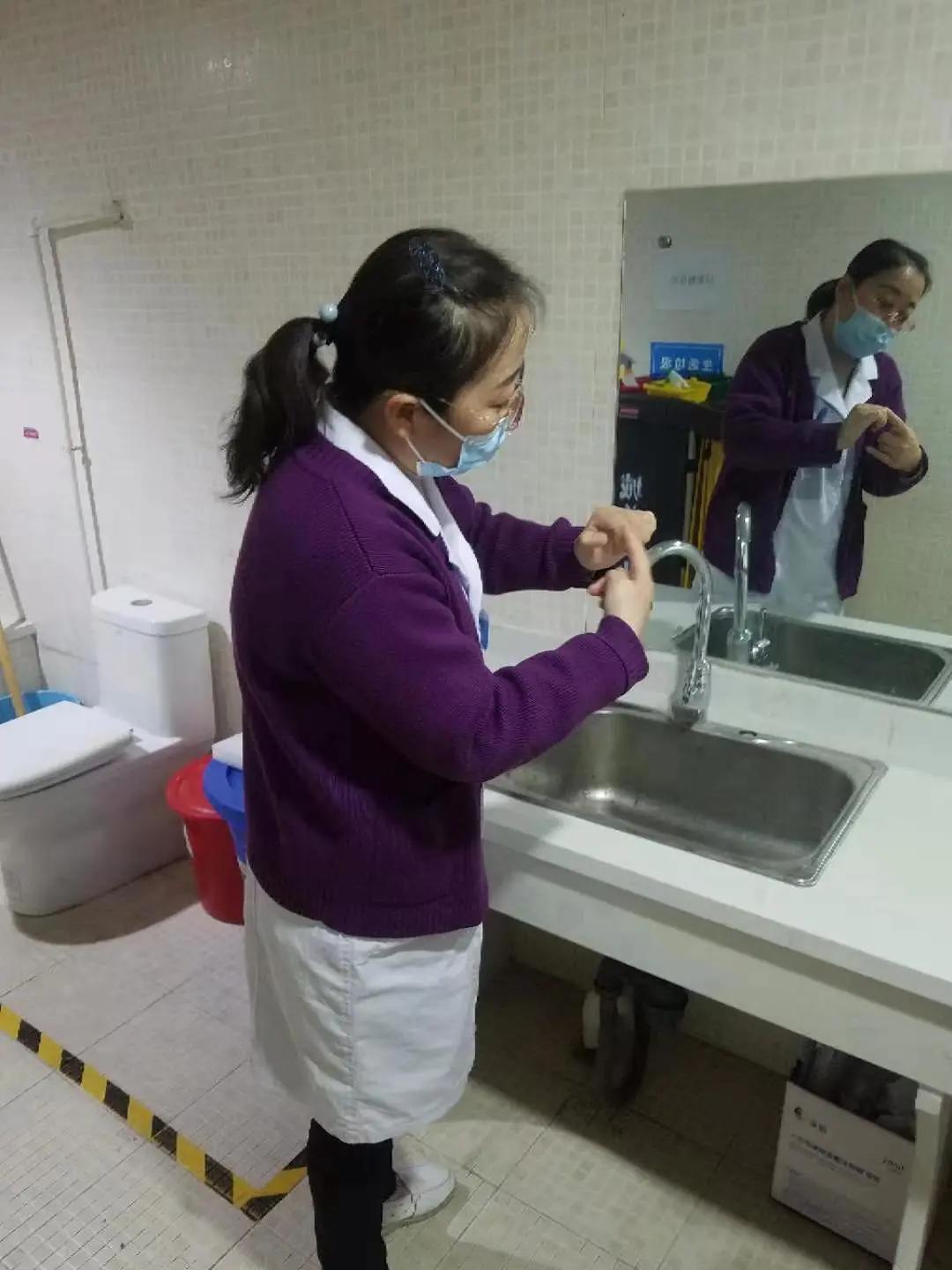 重庆甘肃疫情防控成效显著，经济复苏稳步前行