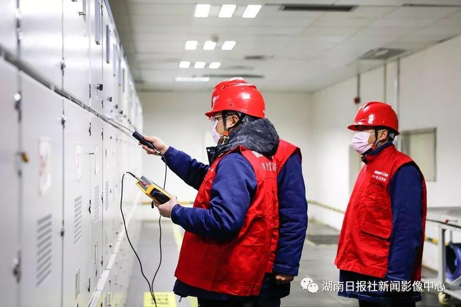 重庆与长沙疫情防控策略与成效分析
