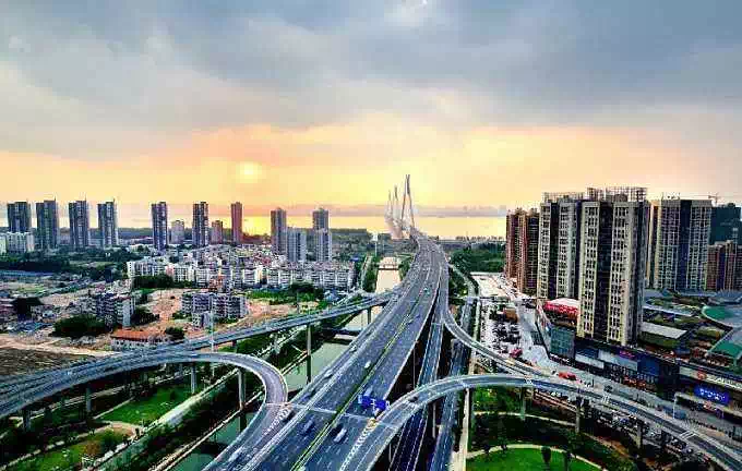 乌鲁木齐封城事件回顾，疫情下的城市封锁与影响分析