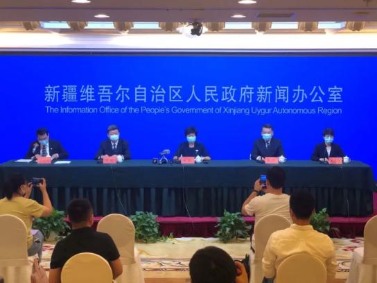 重庆与乌鲁木齐，疫情防控挑战与应对策略
