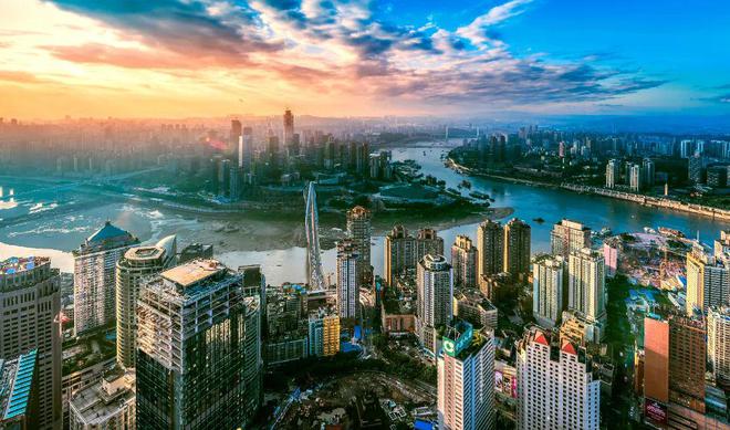 重庆精准防控下的城市复苏与民生保障