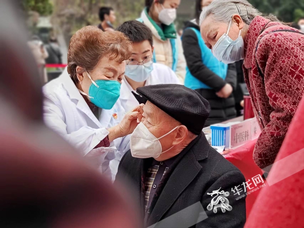 重庆防疫热线，守护健康的生命线