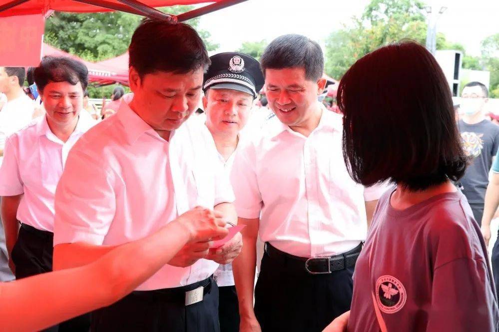 上海愤怒抗议游街，城市脉搏下的社会情绪与公民表达