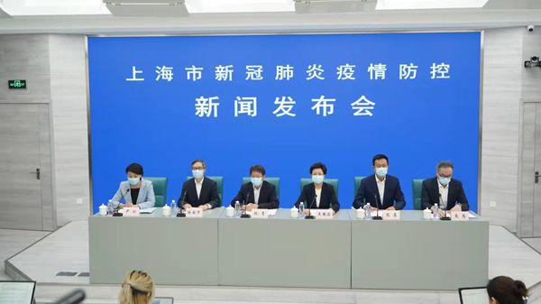上海抗疫新闻发布会，透明高效重建信心